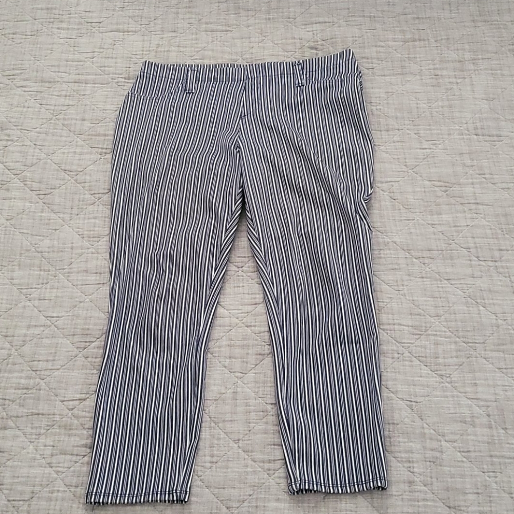FADED GLORY CROP STRIPED BLUE & WHITE SKINNY PANTS
